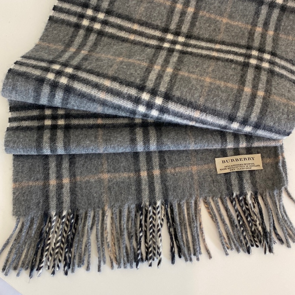 NWOT Burberry Cashmere scarf